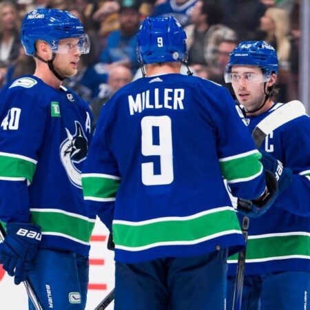 Петтерссон и Хогландер вернулись в Ванкувер