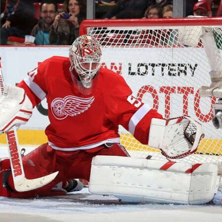 Петр Мразек из «Ред Уингз» получил травму в игре против «Юты»