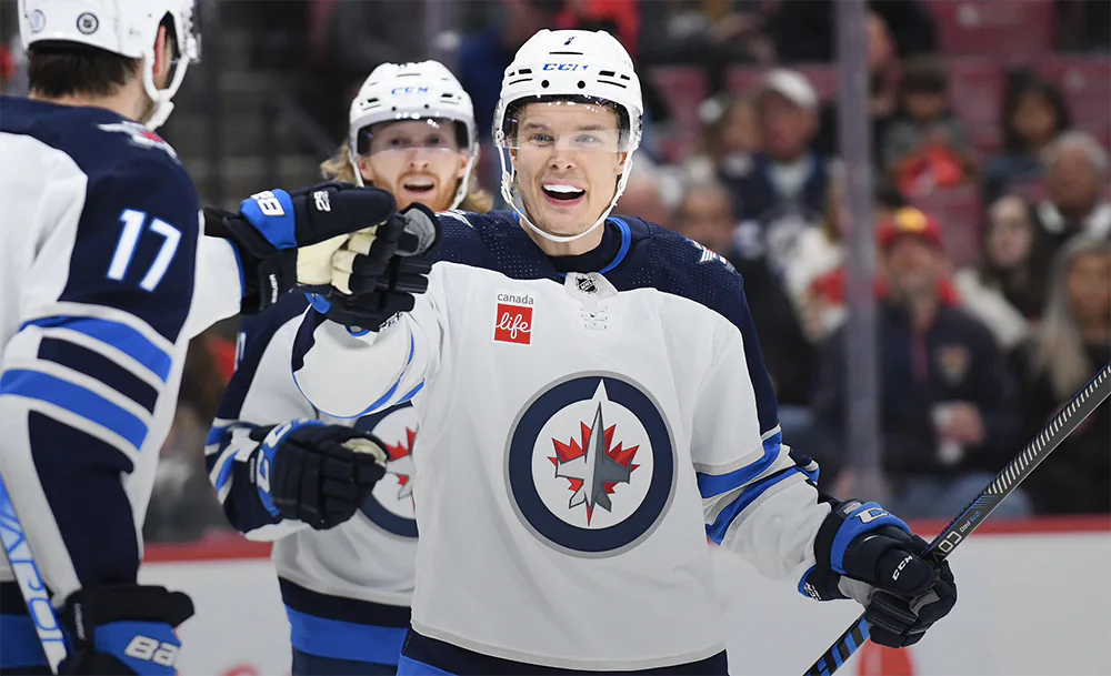 Preview «Виннипег Джетс» продлевают контракт с нападающим Алексом Иафалло