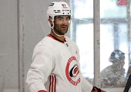 Будущее Макса Пачиоретти в НХЛ: Решение Еще Не Принято