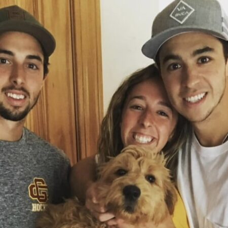 Тысячи людей приняли участие в семейном забеге Gaudreau Family 5K в память о братьях Джоне и Мэттью