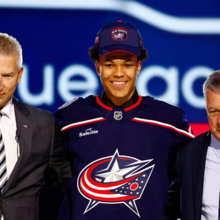 Главный проспект ‘Блю Джекетс’ Кейден Линдстром переходит из WHL в Университет штата Мичиган