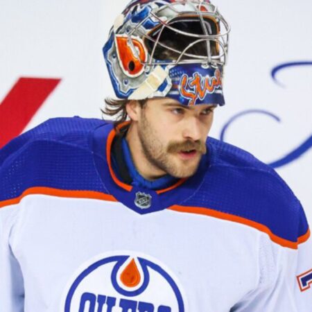 Матч 2: Стюарт Скиннер из «Эдмонтона» старается не отвлекаться на шум