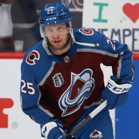 Форвард «Колорадо Эвеланш» Логан О’Коннор выбыл на пять месяцев после операции на бедре