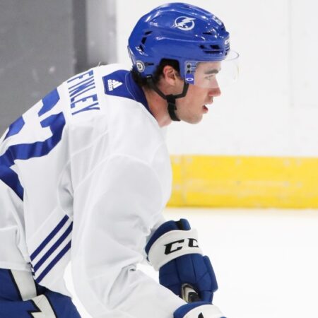 Лайтнинг подписали Джека Финли: трехлетний контракт