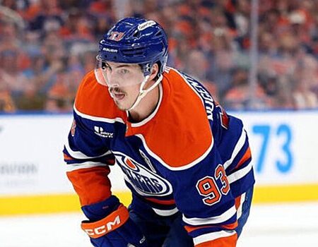 Нападающий «Ойлерз» Райан Ньюджент-Хопкинс примет участие в разминке перед Игрой 3 против «Пантерз»