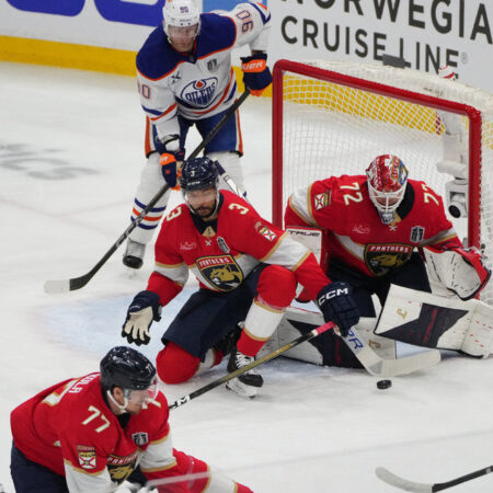 «Пантерз» громят «Ойлерз» в третьем матче и выходят вперед 2-1 в серии финала Кубка Стэнли