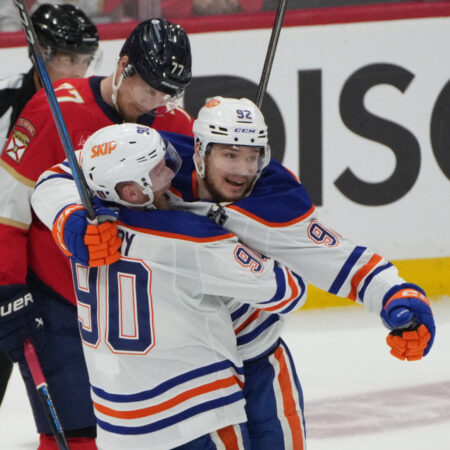 Возвращение «Ойлерз» в 4-м матче прервало 106-летнюю серию в финале Кубка Стэнли