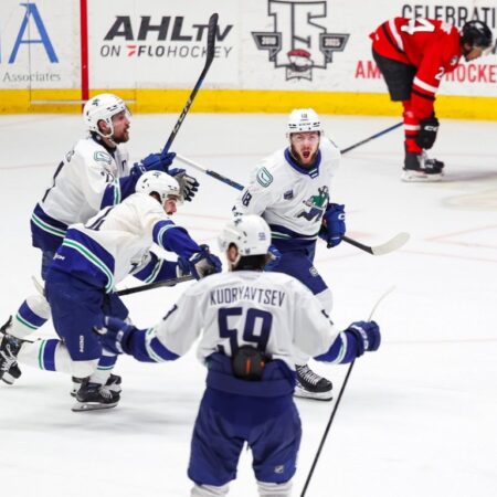 Победа Кэнакс над Чекерс во втором овертайме в первом матче финала Кубка Колдера