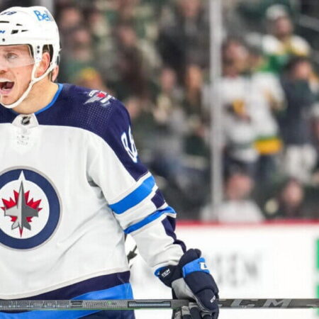 «Виннипег Джетс» подписал трехлетний контракт новичка с защитником Альфонсом Фреем