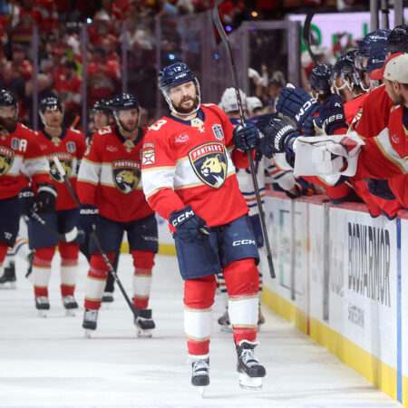 Исторический матч Сэма Райнхарта: покер в финале Кубка Стэнли