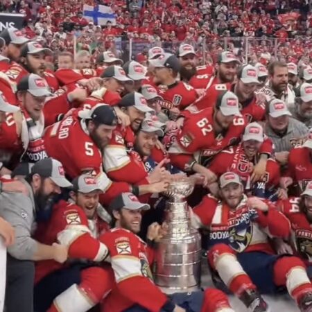 Впечатления с парада «Флорида Пантерз» по случаю Кубка Стэнли