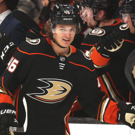 «Анахайм Дакс» обменял Тревора Зеграса во «Филадельфия Флайерз» на Полинга и выбор на драфте