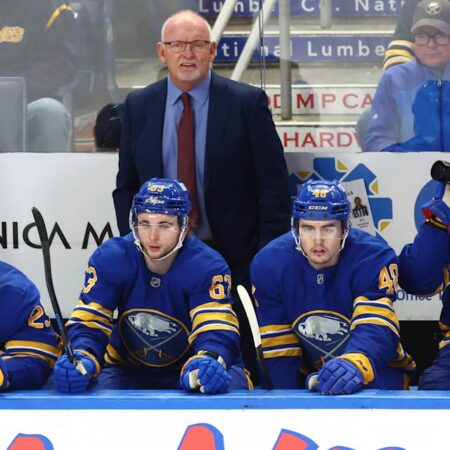 Генеральный менеджер «Баффало Сейбрз» Кэвин Адамс готов повторить любое предложение контракта для Боуэна Байрэма