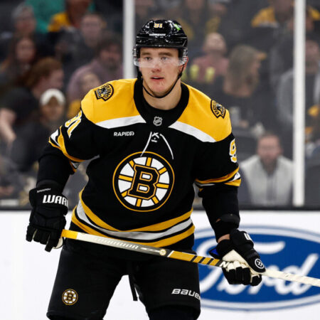 «Бостон Брюинз» подписали нападающего Таннера Жанно на пять лет и 17 миллионов долларов