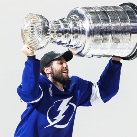 Двукратный обладатель Кубка Стэнли Тайлер Джонсон завершил карьеру в НХЛ