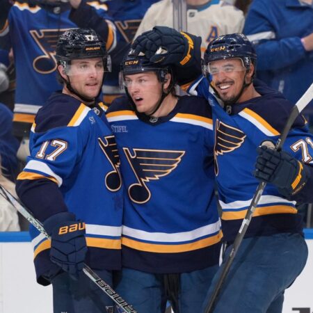 Карбонно («Сент-Луис Блюз») выбрал возвращение в «Армаду» QMJHL