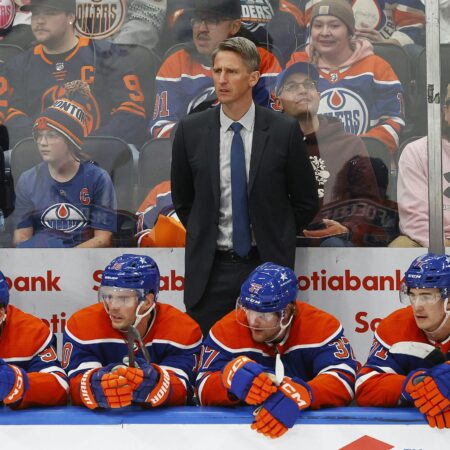 Эдмонтон Ойлерз добавил трех тренеров и перевел Пола Коффи на консультационную должность