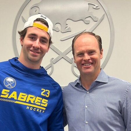 «Баффало Сэйбрз» подписали Боуэна Байрэма на два года за 12,5 млн долларов