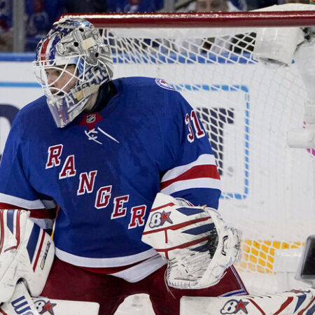 Новая эра: Как изменение правил НХЛ повлияет на экстренных запасных вратарей