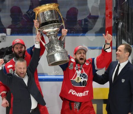 Триумфальное Путешествие Кубка Гагарина: Игроки «Локомотива» делятся победой с городами России