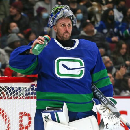 Ярослав Галак, экс-голкипер «Монреаля» и «Ванкувера», завершает карьеру