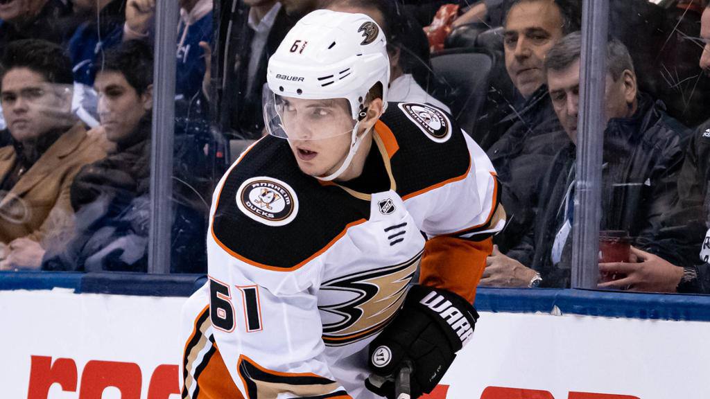 Preview «Анахайм Дакс» продлили контракт с вратарем Лукасом Досталом на пять лет и $32.5 млн