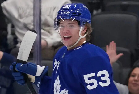 Дэйл Хантер: Истон Коуэн готов побороться за место в составе «Мэйпл Лифс»