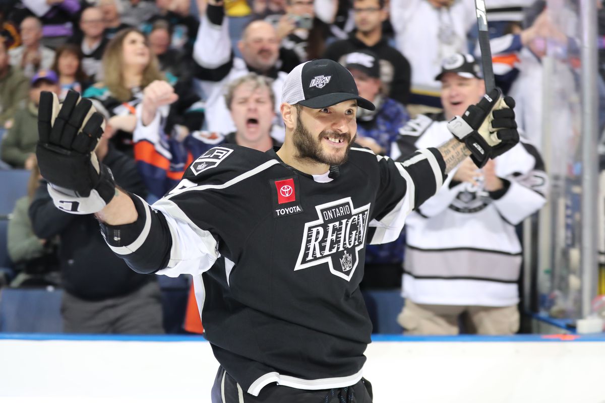 Preview «Лос-Анджелес Кингз» продлили контракт с Алексом Лаферьером