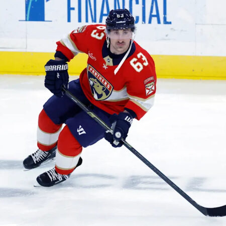 «Флорида Пантерз» заключают соглашение с нападающим Люком Куниным