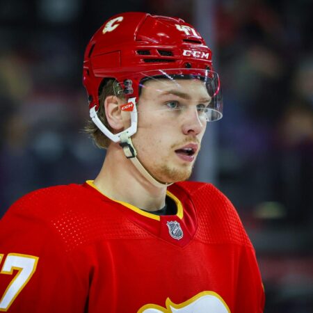 Новый контракт дарит Коннору Зари из «Калгари Флэймз» «чистый лист» перед началом сезона