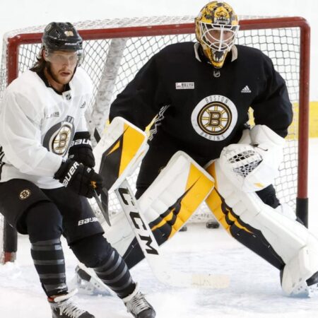 «Бостон Брюинз» начинает тренировочный лагерь без Дэвида Пастрняка