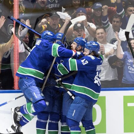 Хытил борется за роль второго центрфорварда «Ванкувер Кэнакс» на фоне продолжающихся поисков