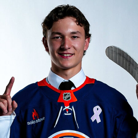 Первый выбор «Айлендерс» Мэттью Шефер впечатляет на старте тренировочного лагеря