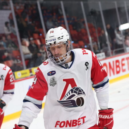 «Локомотив» сохраняет Паника, «Адмирал» усиливается Тертышным: Главные Трансферы КХЛ