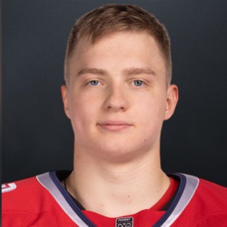 Лучшие молодые игроки КХЛ в сентябре: Дебют Матвея Надворного и доминирование Егора Сурина