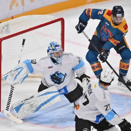 «Гол-фантом» и две передачи Меркли помогли «Шанхайским драконам» обыграть минское «Динамо»