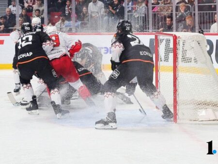 «Автомобилист» вновь сильнее «Трактора» в «Уральском дерби»