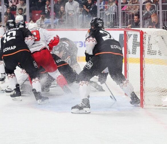 «Автомобилист» вновь сильнее «Трактора» в «Уральском дерби»